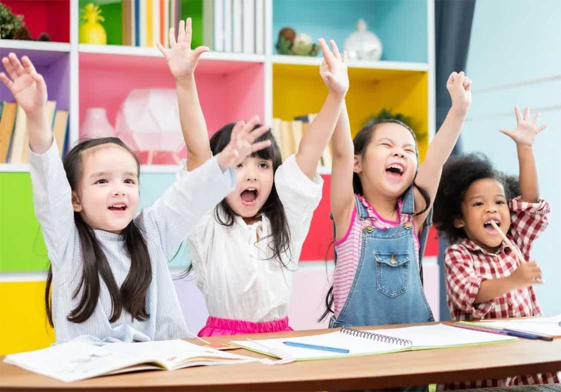 Môi trường học tập an toàn và tôn trọng trẻ, giúp trẻ phát triển tốt